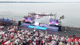 近万游客打卡狂欢！临湘冶湖龙虾音乐节激活乡村夏夜经济