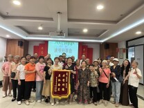 “手写信+锦旗”，这个社区老人双份心意点赞养老服务