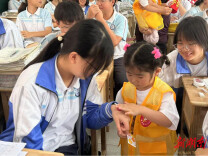 岳阳市君山区钱粮湖镇红太阳幼儿园：童心送祝福 助力中考梦 