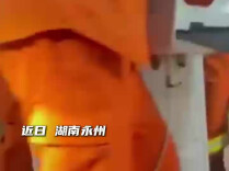 小孩哥误入洗衣机，消防破拆救援