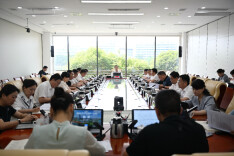 周健主持召开服务业扩能提质专题会议