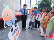 蓝润童心护花蕾 红系少年学法行——泸溪县检察院开展“检爱四十载，携手向未来”检察开放日活动