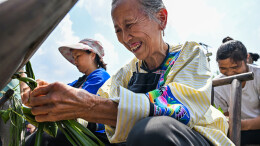 巧手迎端午 粽香满苗寨