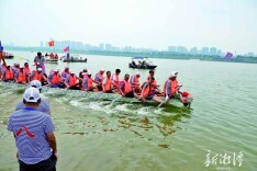 湘潭龙舟行河迎端午