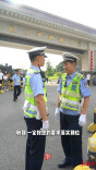 60岁最后一护，23岁首战高考：39年，考场外的藏蓝守护从未改变
