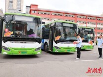 龙山县：同心护高考 逐梦启航向未来