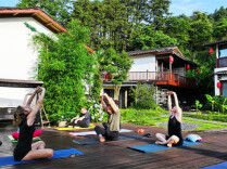 Russian Tourists Practice Yoga in Zhangjiajie