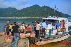 东江湖“水果班船”助果农增收