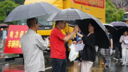 吉首：风雨护考路   逐梦正当时