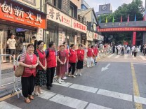 “志愿红”在一线 仰天湖社区暖心护航高考学子