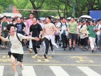 三湘时评丨考题在变，关怀不变