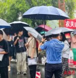 暴雨中的“荧光黄”：2026高考首日邵阳交警全力护航逐梦路