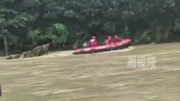 湖南湘西：暴雨引发洪涝灾害 消防紧急转移被困群众
