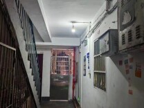 老旧小区点亮楼道灯，居民自治照亮回家路