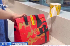 骑手“随手拍”参与监督 外卖新规落地首周记者探访线下档口