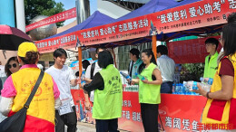 从饮水补给到应急帮扶，慈利志愿者为高考撑起“爱心遮阳伞”