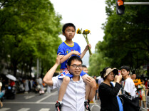 最后一科收笔，是结束也是开始｜直击湖南高考现场