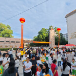 视频｜考点外，这位妈妈独送羽毛球花束，原因是……