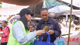 鹤城区：全民禁毒宣传走进乡村集市