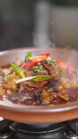 大厨请就位 | 酱板鸭+牛蛙，越啃越上头！大厨甘威教你做一道湘味硬菜