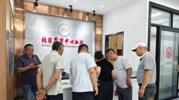 被罗家庄狠狠暖到！全村献血又捐款，接力救助患病乡邻