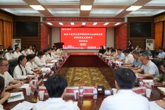 薪火相传续华章 逐梦扬帆启新程 湖南中医药大学举行2026届毕业生座谈会暨校友联络员聘任仪式