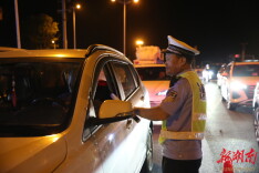 邵阳交警：守护全市人民夏夜出行平安