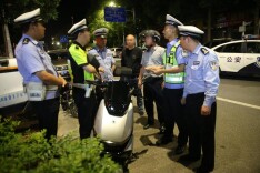 邵阳交警：守护全市人民夏夜出行平安