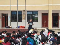 临澧县四新岗镇中学开展防溺水应急演练活动