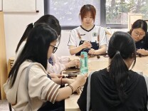 拾自然回响，造治愈风铃——长沙民政职院商学院第十八期心理疗愈手工活动顺利开展