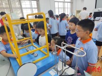 湘潭大学：“大手牵小手”开展科普研学活动