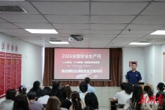 跃进湖社区结合全国安全生产月开展消防安全演练活动