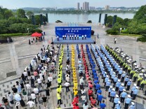 全力打造安全畅通、文明有序的道路交通环境 2026年永州市“文明交通我行动”暨整治中心城区车窗抛物、违法停车专项行动启动