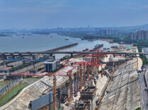 First Lock Chamber of Changsha Comprehensive Hub Third-line Ship Lock Topped out