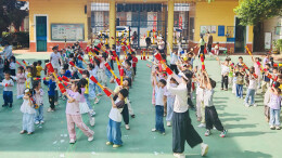 非遗进校园：学习瑶族长鼓舞