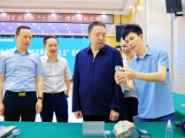 毛万春在省地质院调研