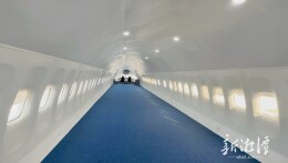 窑湾街区来了一架军工级航模！