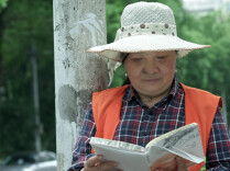 帚扫凡尘，笔写人生|对话“扫帚诗人”黄新生
