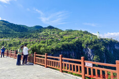图片新闻 | 青山翠谷迎游人