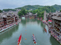 这个端午，来凤凰看龙舟竞渡、下河抢鸭