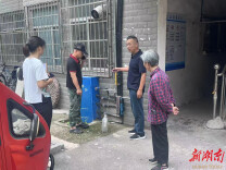 整治楼道堆物、私拉乱接电线、违规充电等隐患，大通湖区河坝镇筑牢小区消防安全“防火墙”