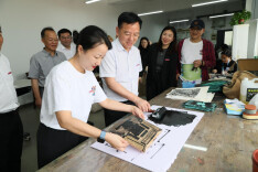 “盛世欢歌 凝心铸魂”全国知名版画家邀请展在湘大开幕