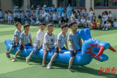 道县城东幼儿园：萌娃赛“龙舟” 欢乐迎端午
