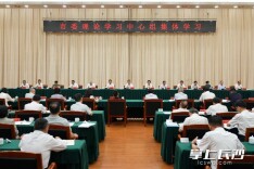 陈竞主持长沙市委理论学习中心组集体学习