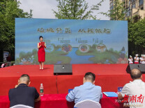 娄底城管联合社区开展垃圾分类宣传活动