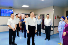毛万春在中南大学湘雅二医院调研