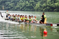 新邵健儿浪尖点兵龙舟大赛