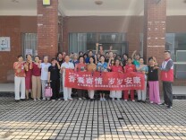 开福区青竹湖街道开展“香囊寄情 岁岁安康”老年端午主题活动