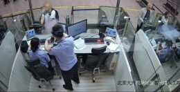男子用双胞胎弟弟护照出境，一个面部细节当场被民警识破