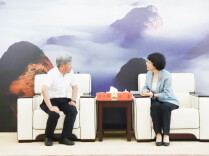 程蓓与福建福耀科技大学校长王树国座谈